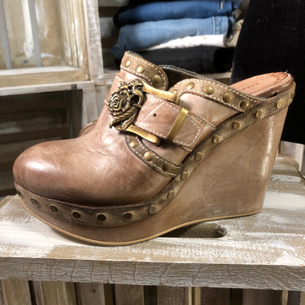 Mark Nason Leather Wedge Mule Clog Distressed 8